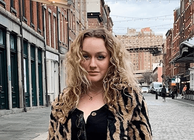 Olivia Baxter - Olivia is the creator of the lifestyle blog Back To Nude. She can often be found cooking, snapping pictures, and getting lost in nature. She is passionate about traveling and if she’s not by the beach, she’s thinking of the beach.