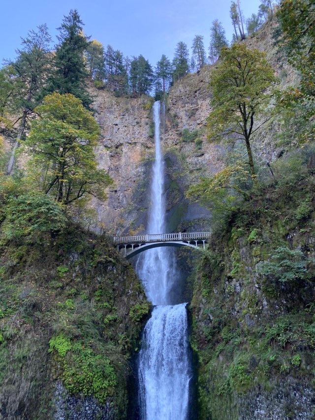 📷Jaclyn Yost. Multnomah Falls, Oregon.