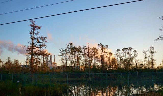 Industrial plants in Mossville, Louisiana. 📷  Jaclyn Yost