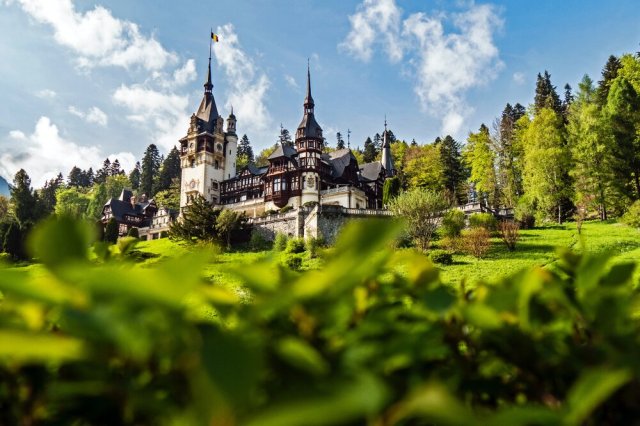 Peles Castle, Romania. 📷 @majklvelner