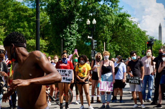 Street performers at Black Lives Matter plaza in Washington DC. 📷  Jaclyn Yost