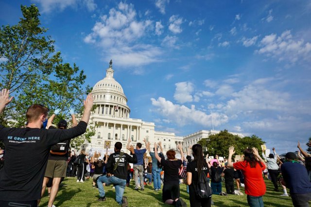 Peaceful protesters gather on the Capitol lawn in Washington DC. 📷  Jaclyn Yost